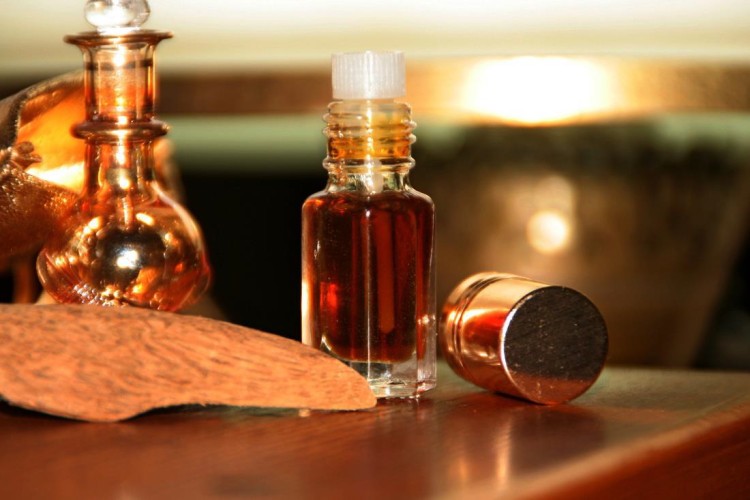 The Benefits Of Using Oud Essential Oil For Health And Wellness